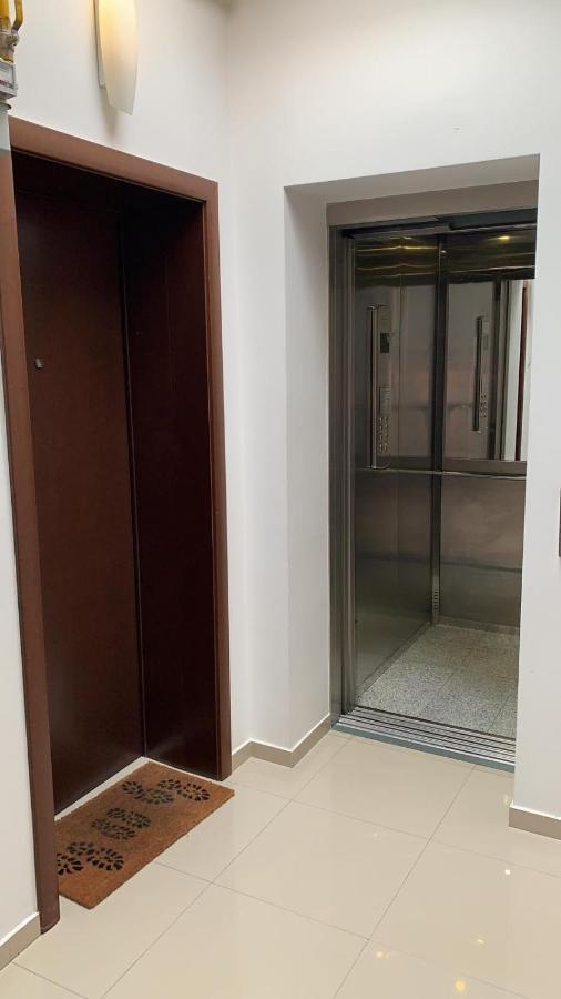 Centru Unirii Luxury Vip Apartament 2 Camere 98 Mp ! Parcare Subterana Privata Incalzita Iarna Si Climatizata Vara Doar Cu Rezervare In Limita Locurilor Disponibile ! Proprietate In Regim Hoteliep - Nu Are Bucatarie ! Букурещ Екстериор снимка